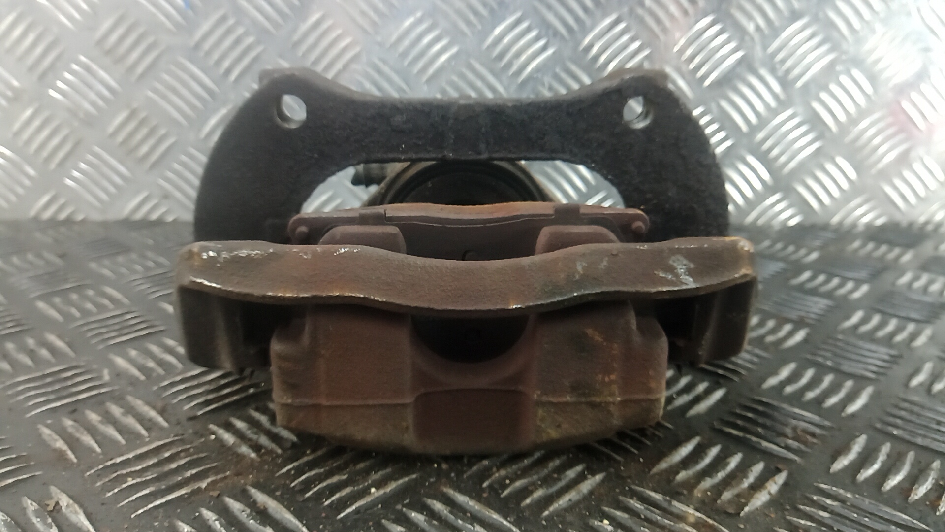 Суппорт передний левый