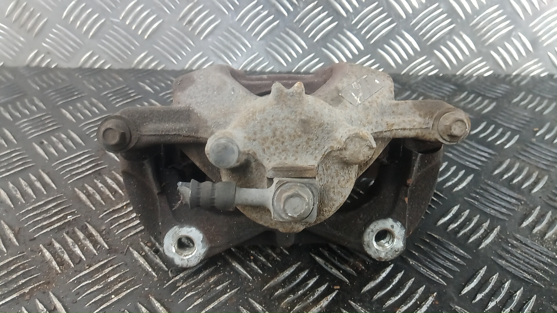 Суппорт передний левый