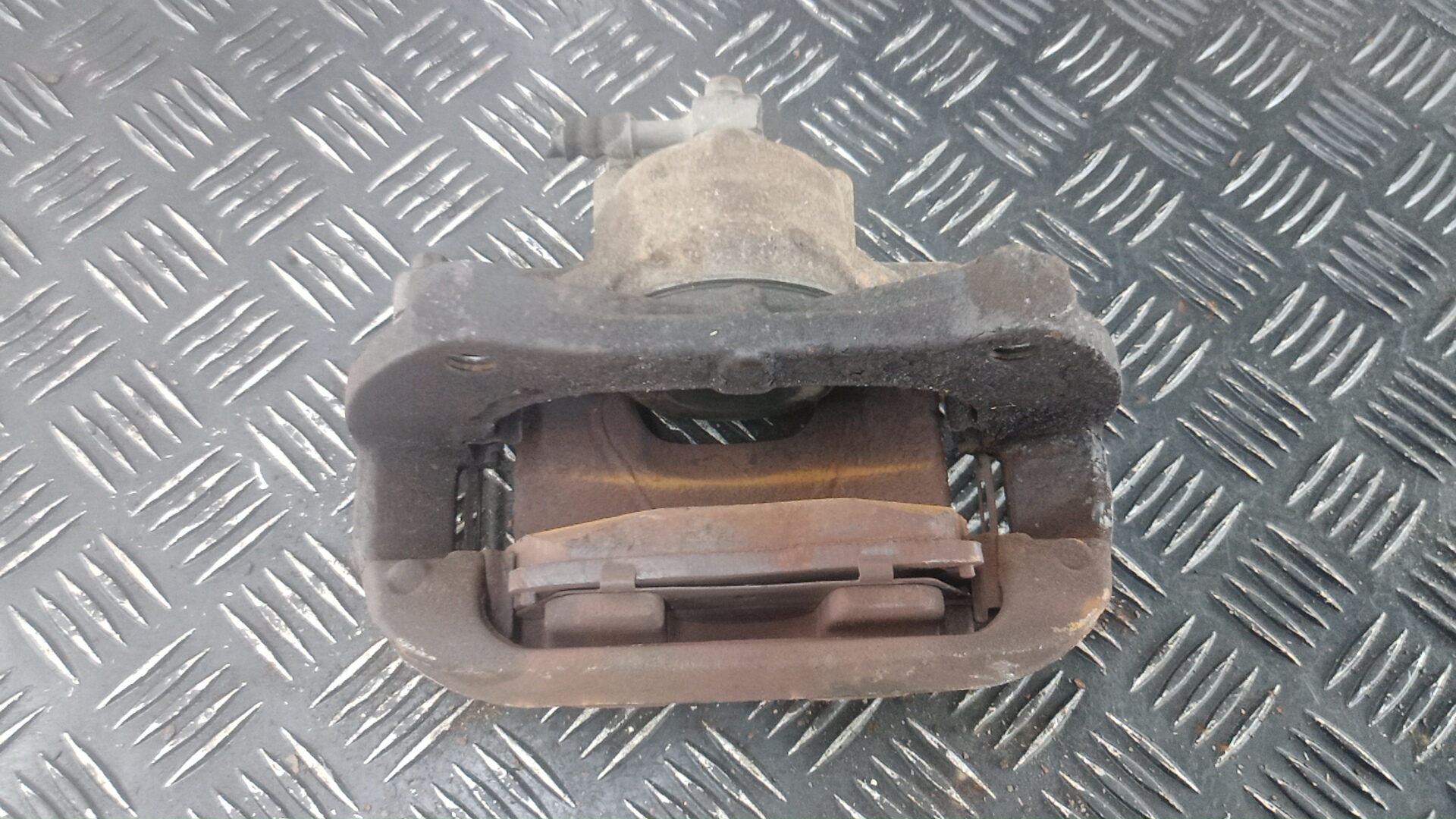 Суппорт передний левый