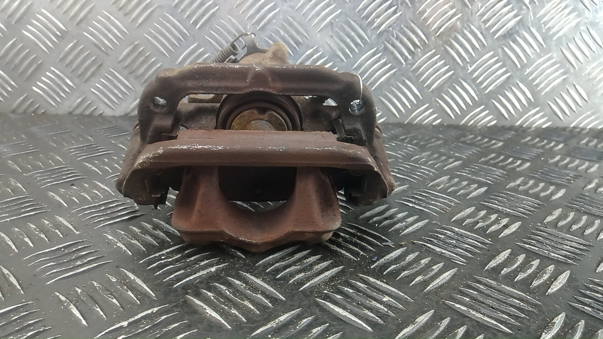 Суппорт задний левый