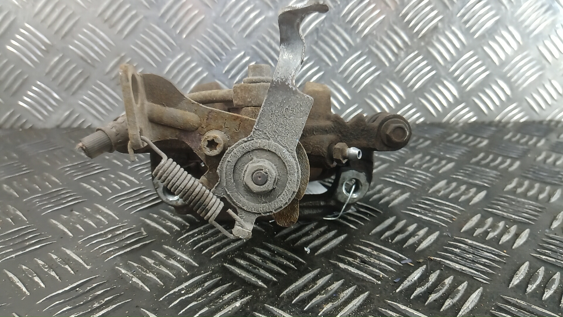 Суппорт задний левый