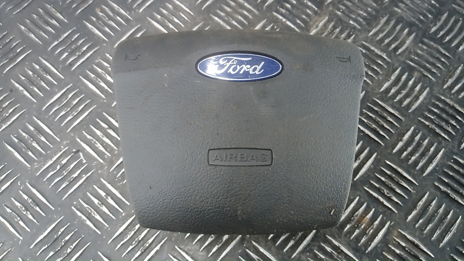 Подушка безопасности в рулевое колесо