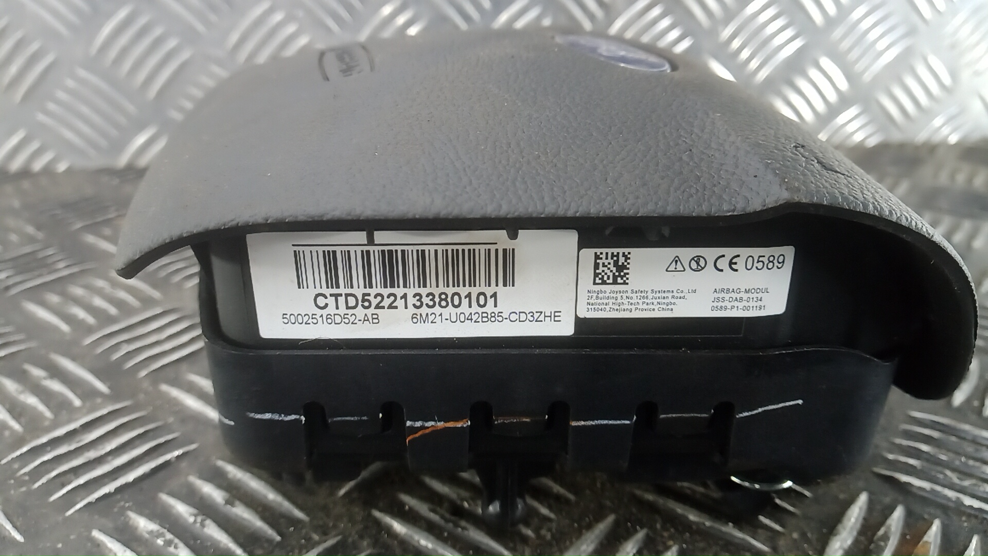 Подушка безопасности в рулевое колесо