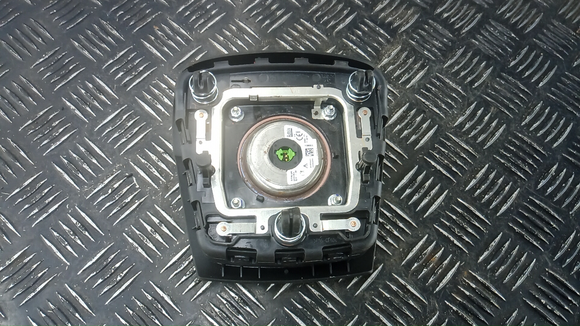 Подушка безопасности в рулевое колесо