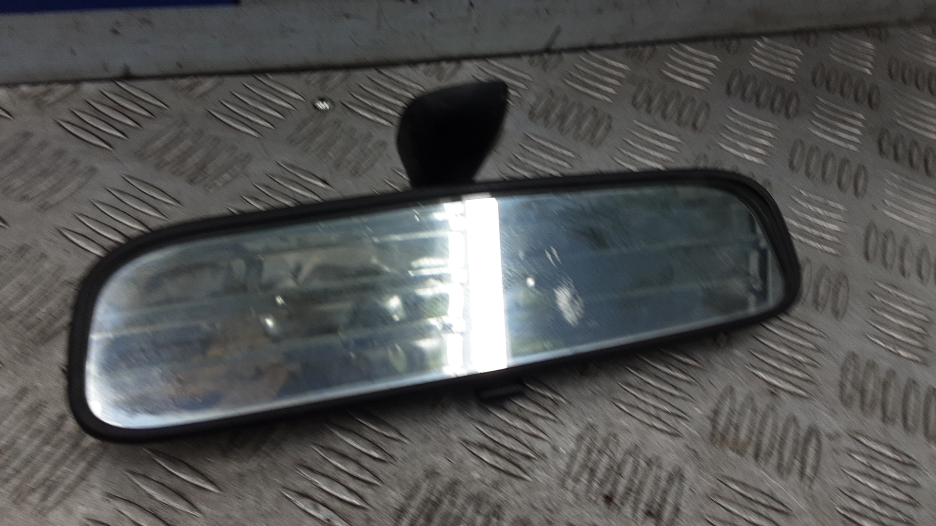 Зеркало заднего вида