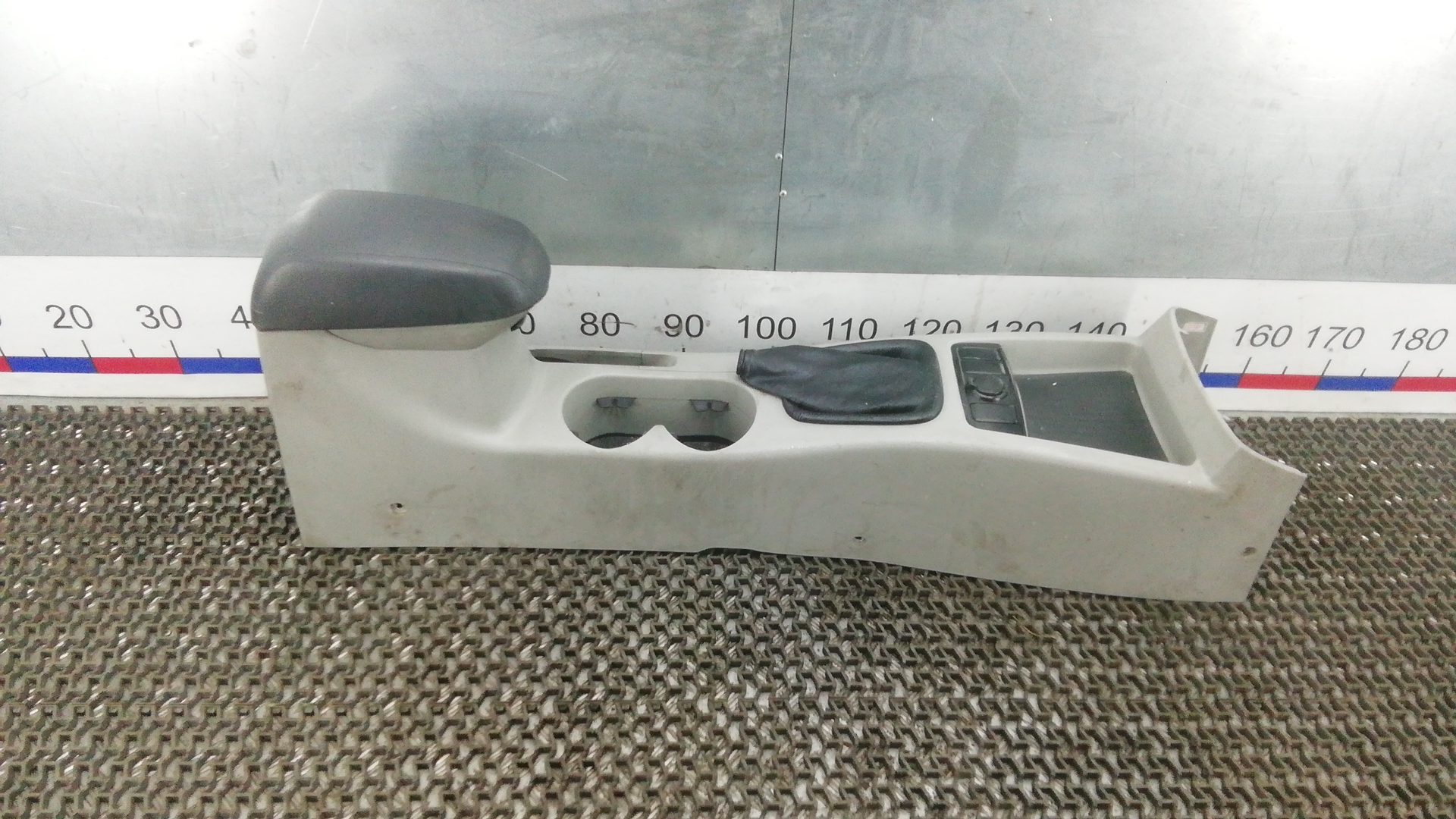 Подлокотник