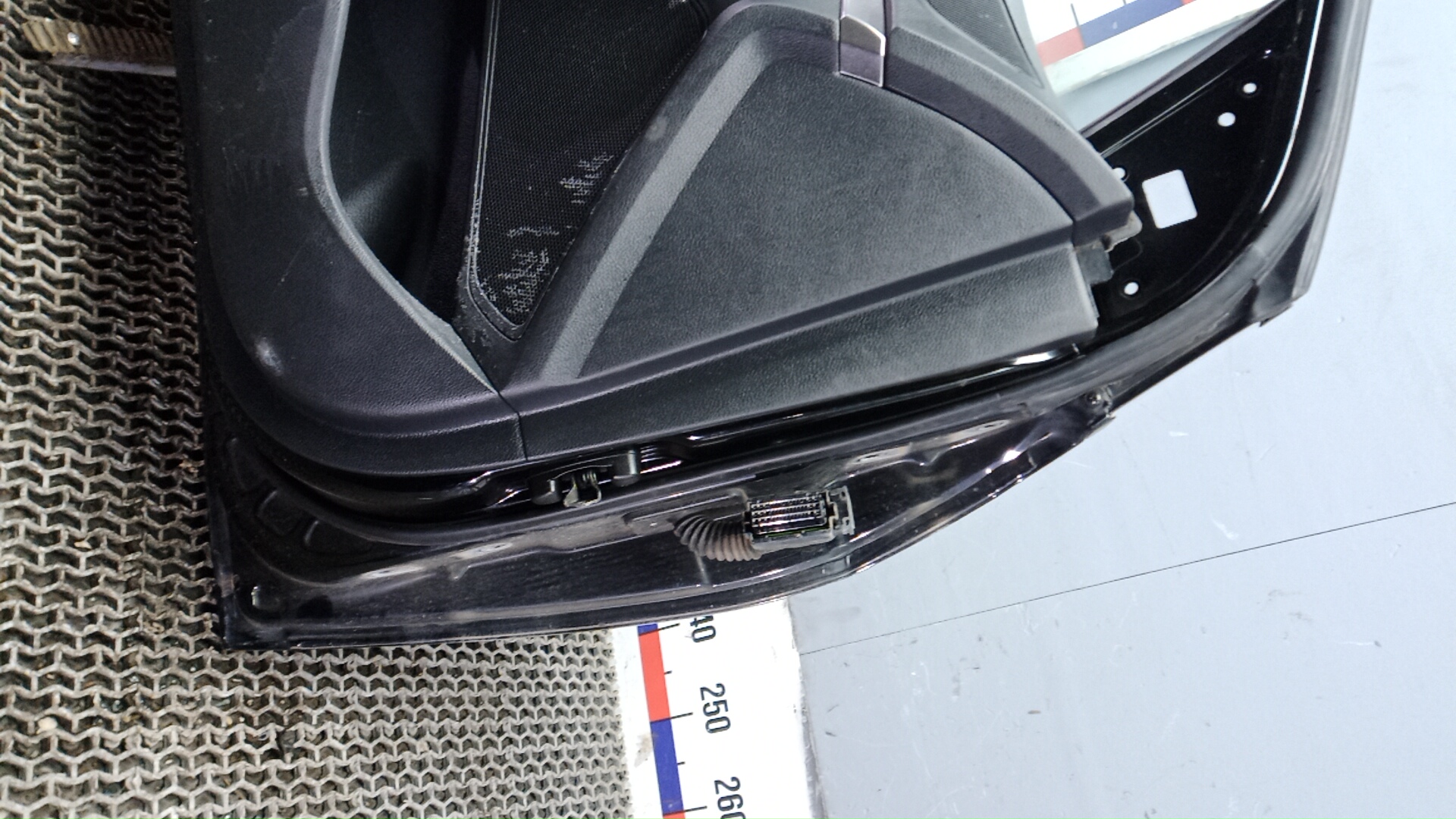 Дверь передняя левая