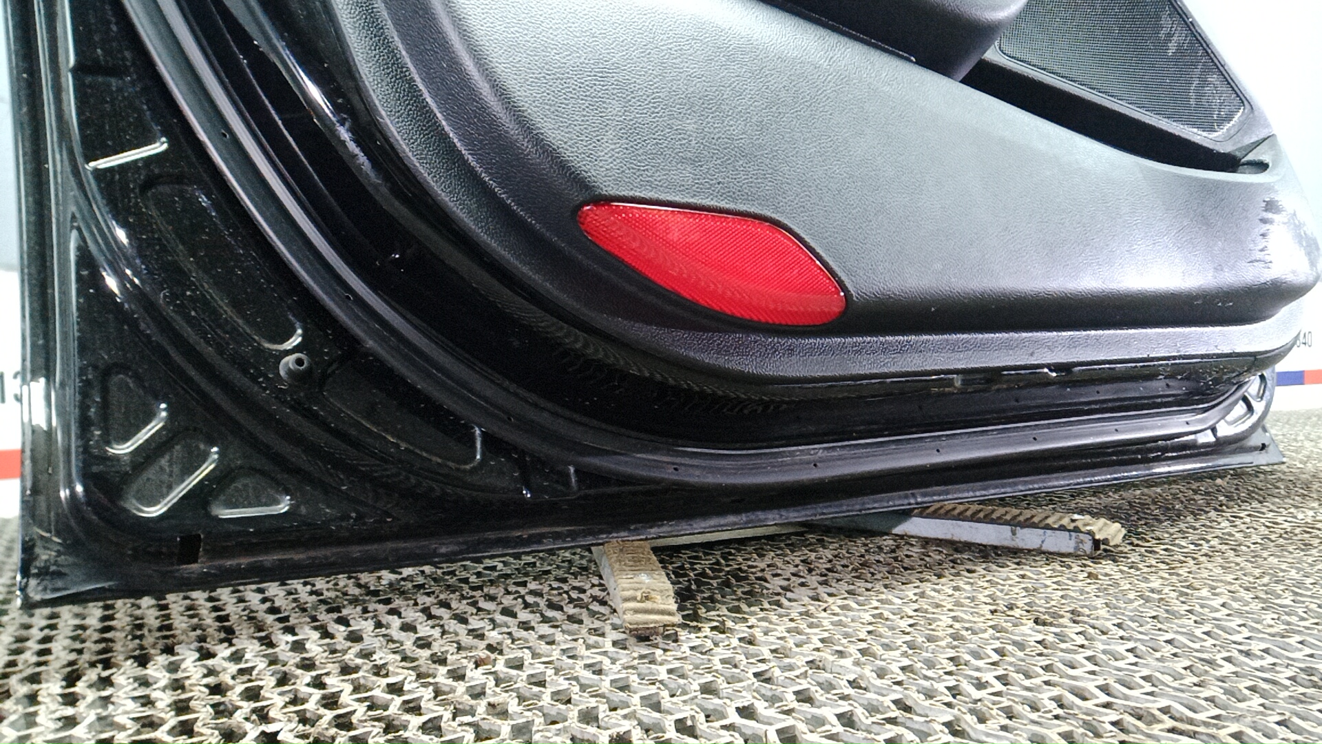 Дверь передняя левая