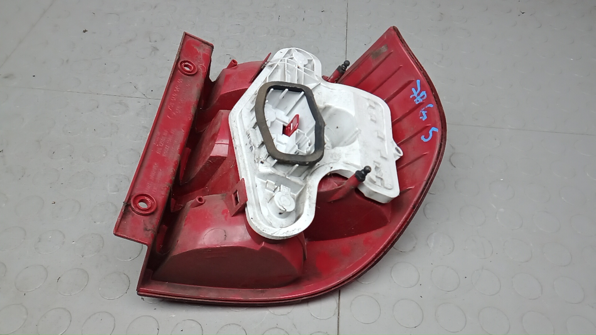 Фонарь задний левый