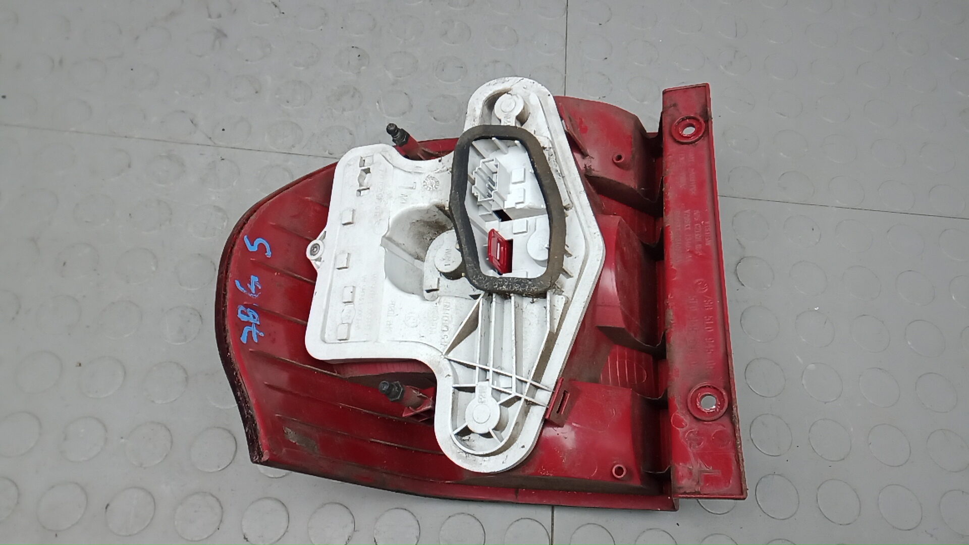 Фонарь задний левый