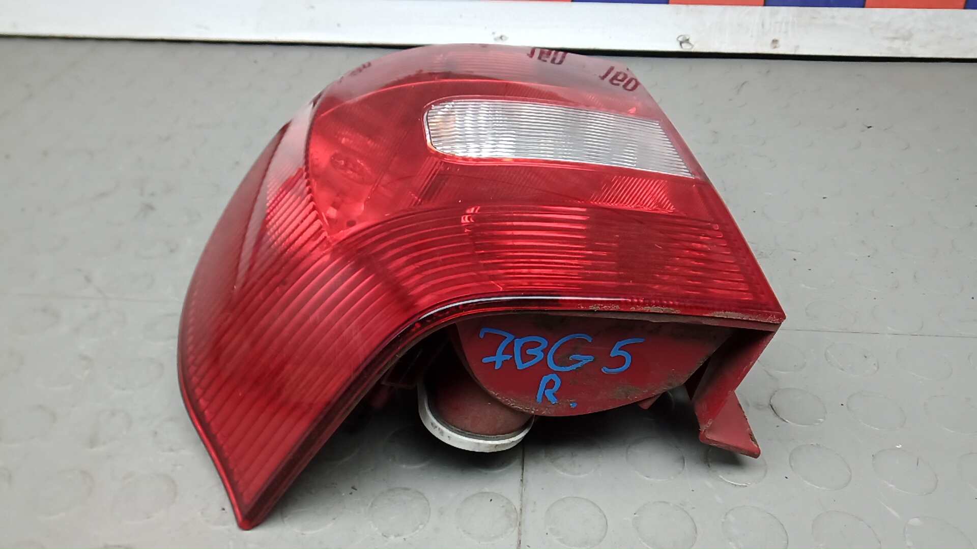 Фонарь задний правый