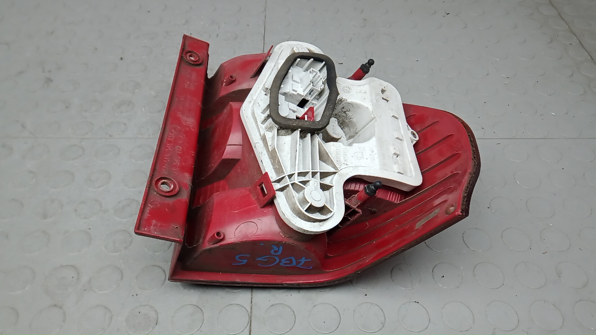 Фонарь задний правый