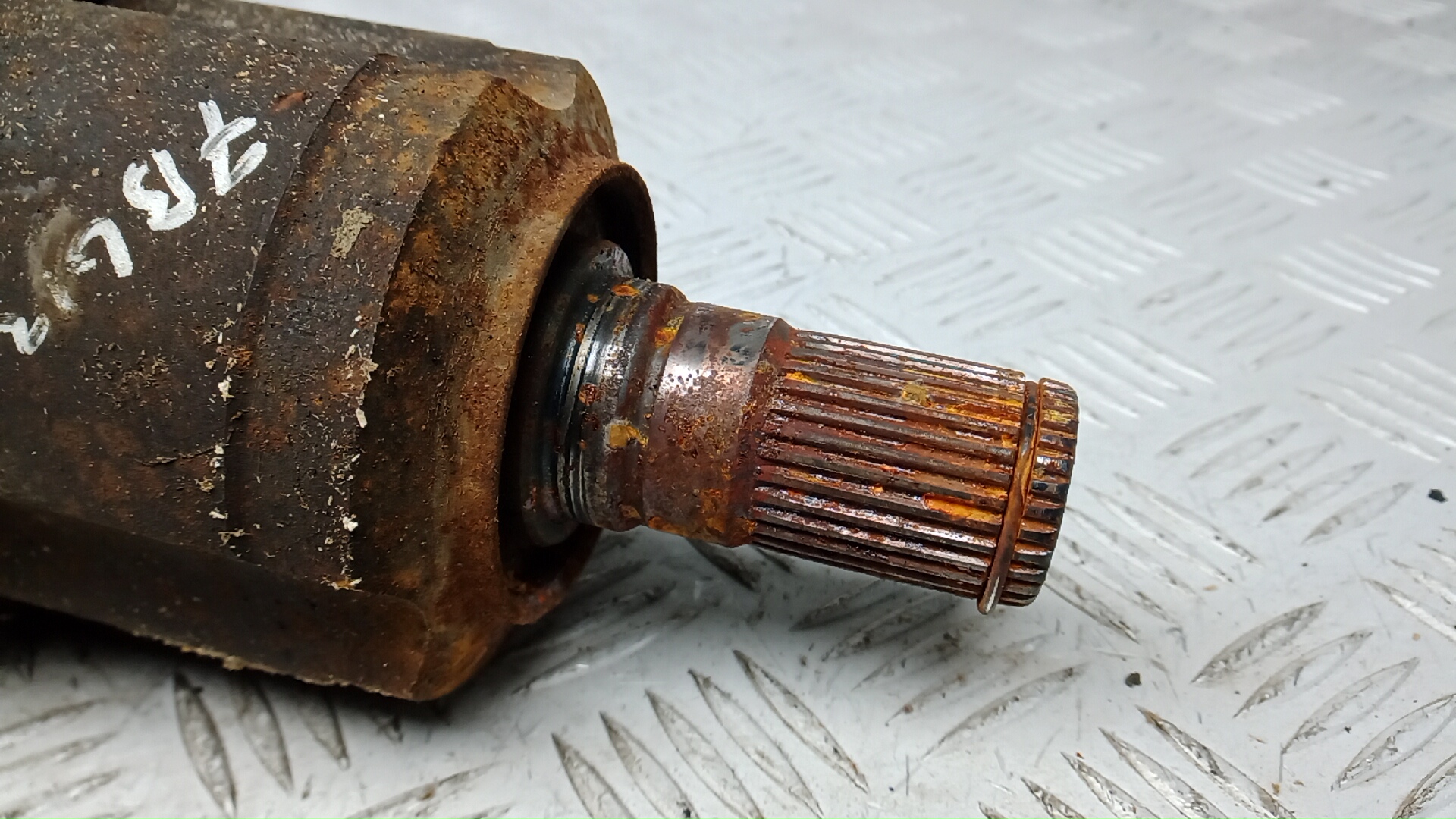 Полуось передняя левая