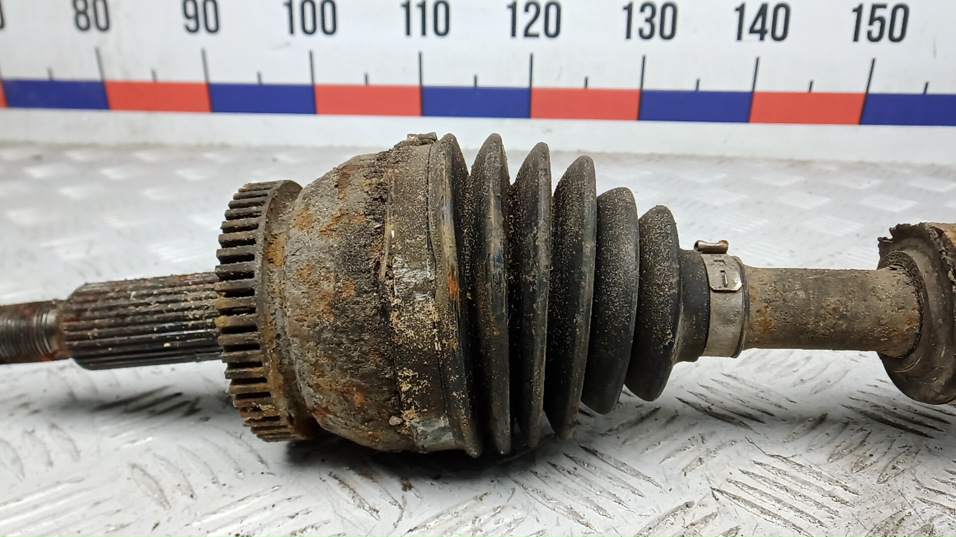 Полуось передняя левая