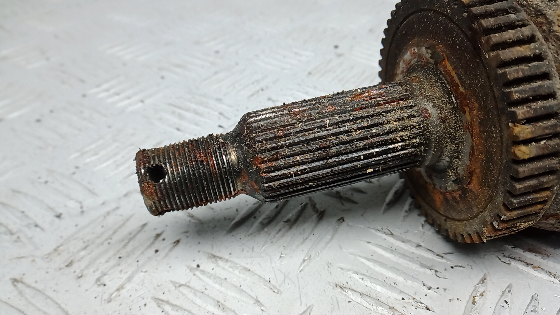 Полуось передняя левая