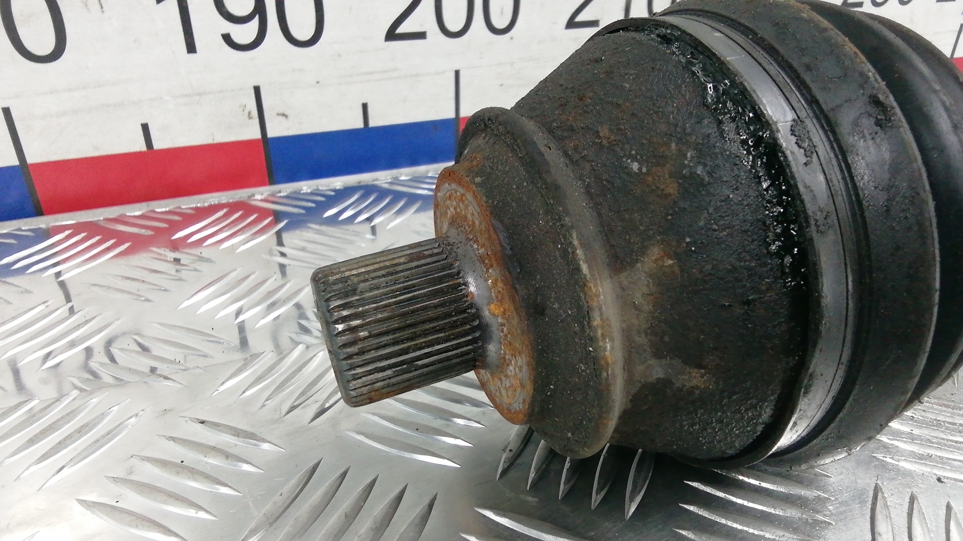 Полуось передняя левая