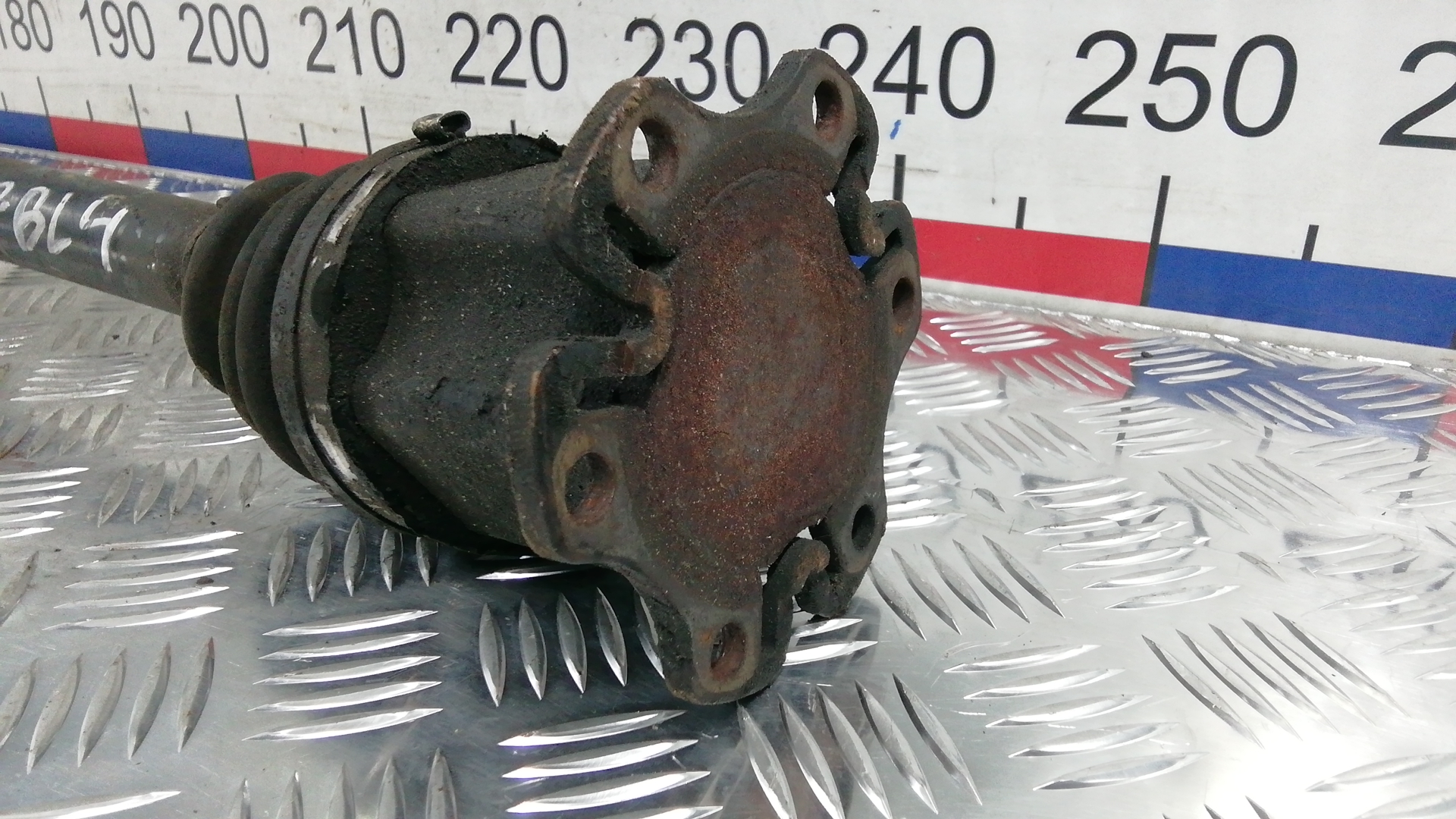 Полуось передняя левая