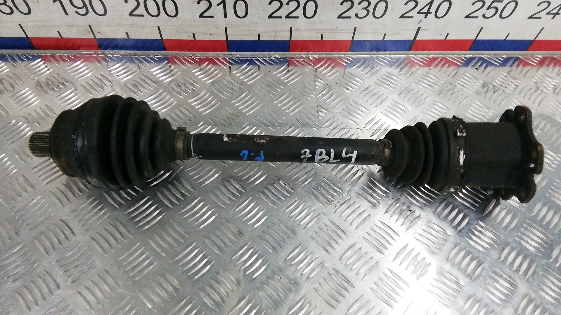 Полуось передняя левая