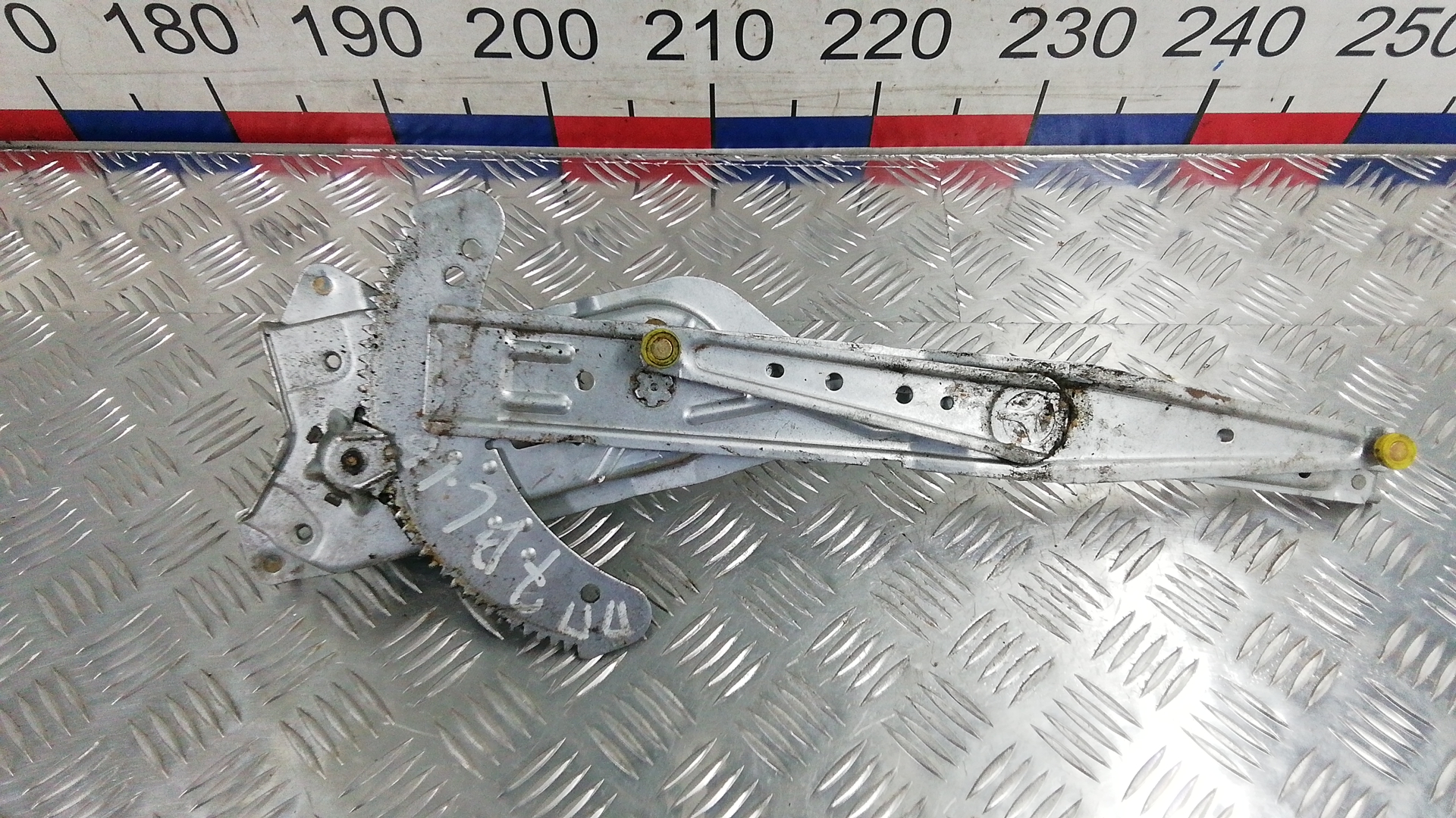 Стеклоподъемник электр. передний правый