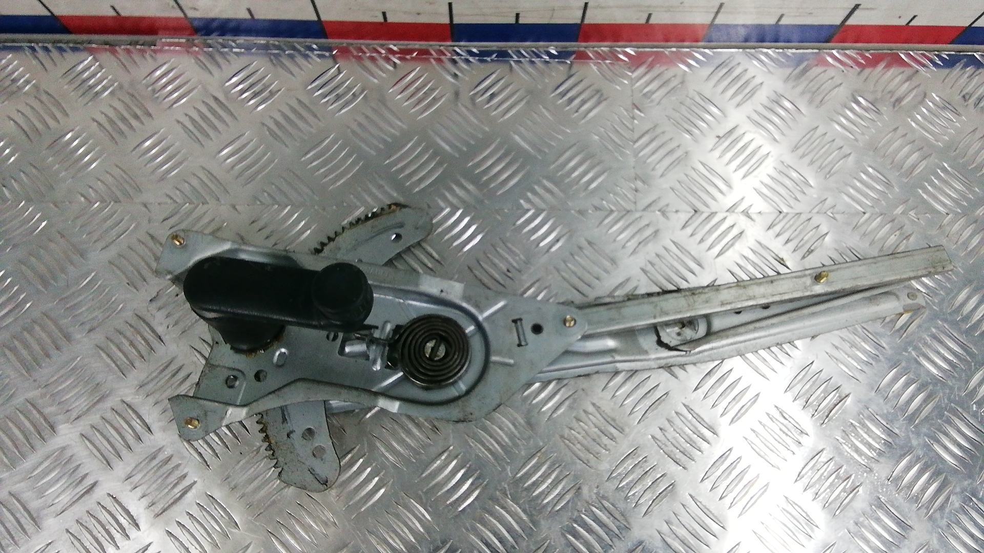 Стеклоподъемник электр. передний правый