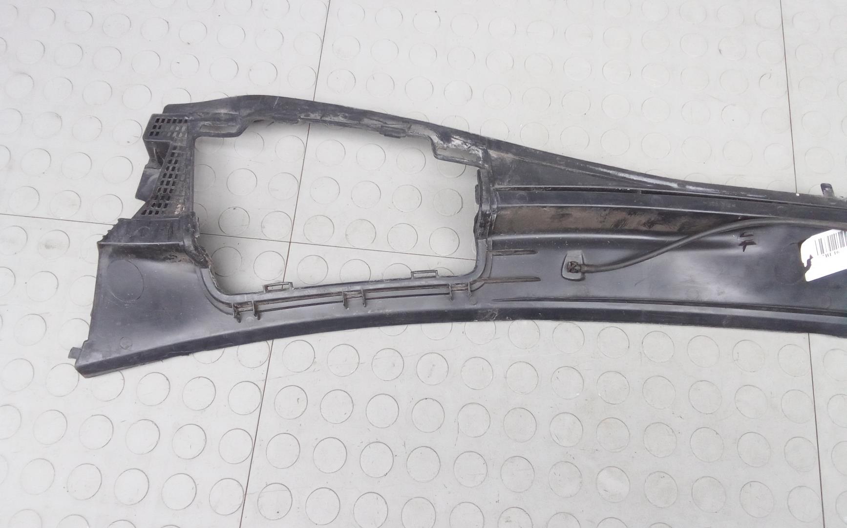 Решетка стеклоочистителей (Жабо)