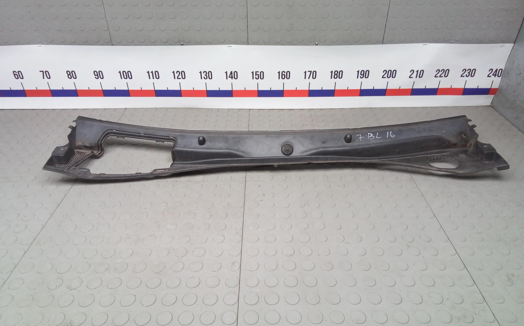 Решетка стеклоочистителей (Жабо)