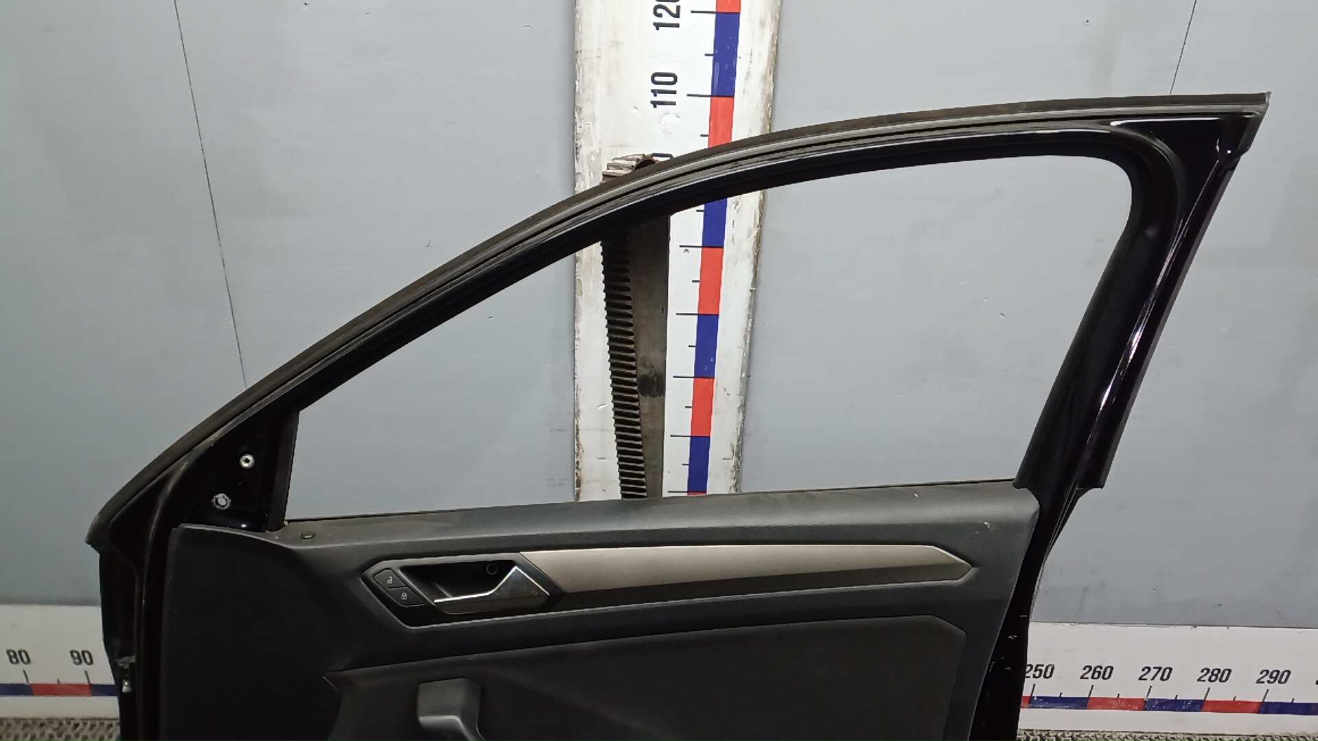 Дверь передняя правая