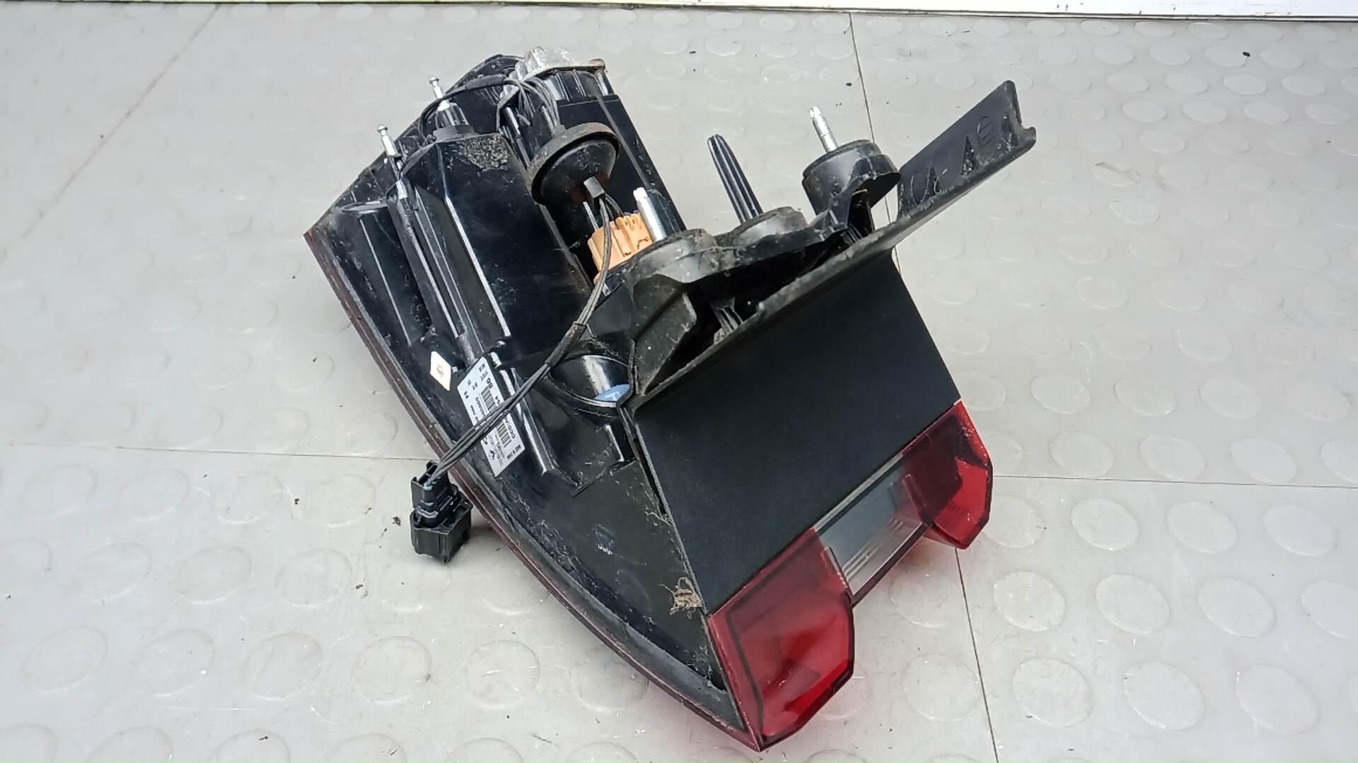 Фонарь задний правый