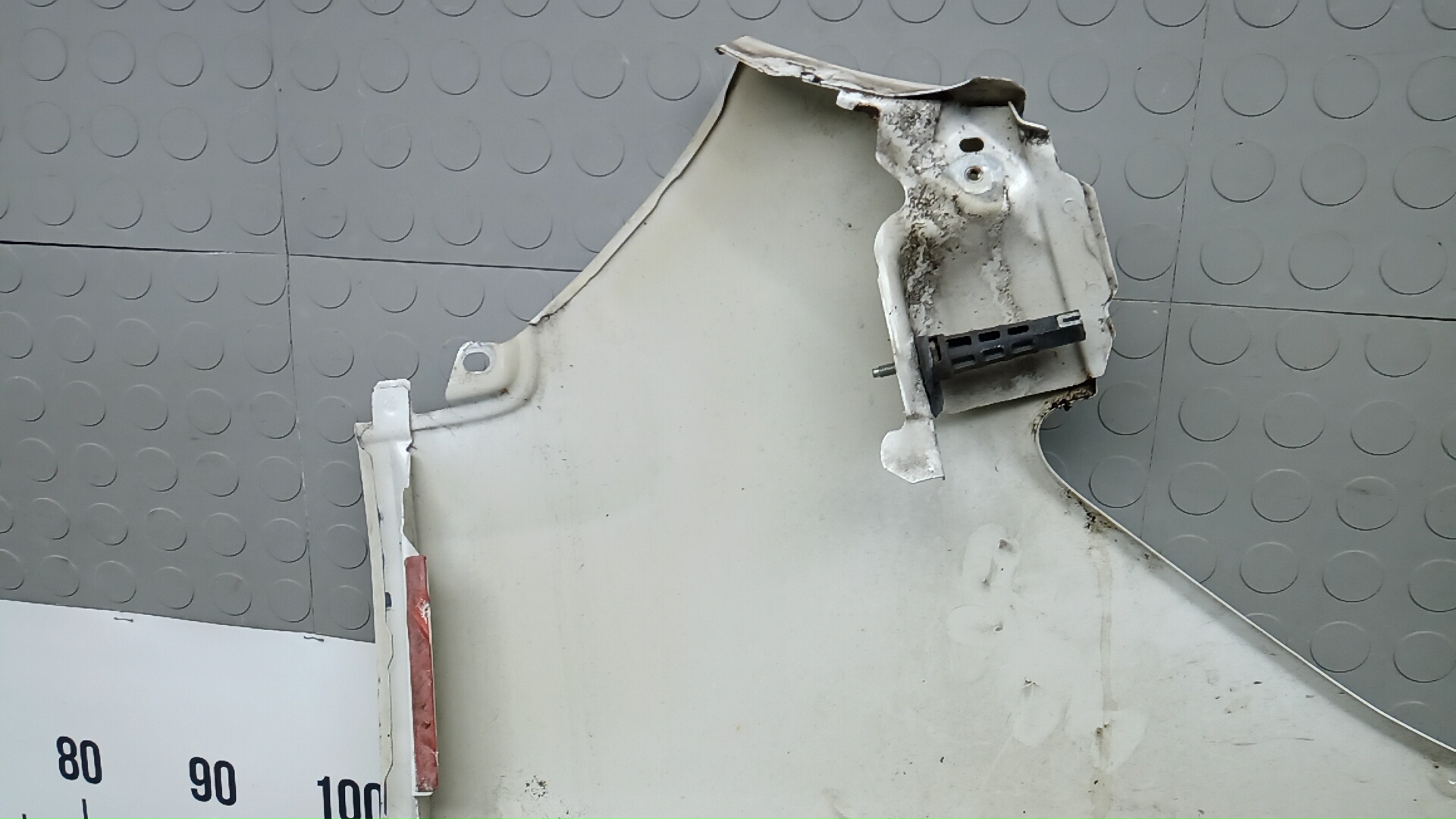 Крыло переднее левое