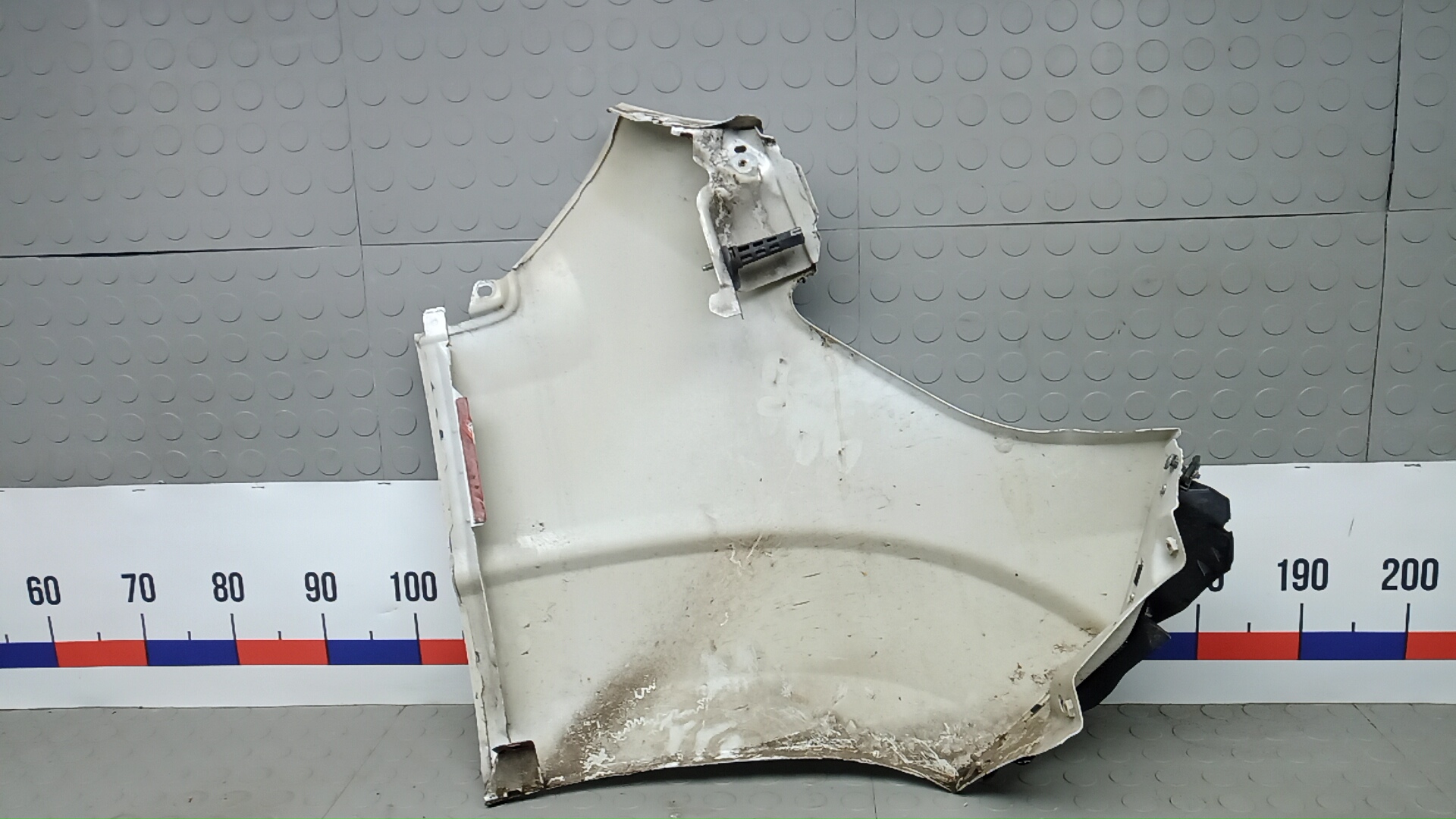 Крыло переднее левое