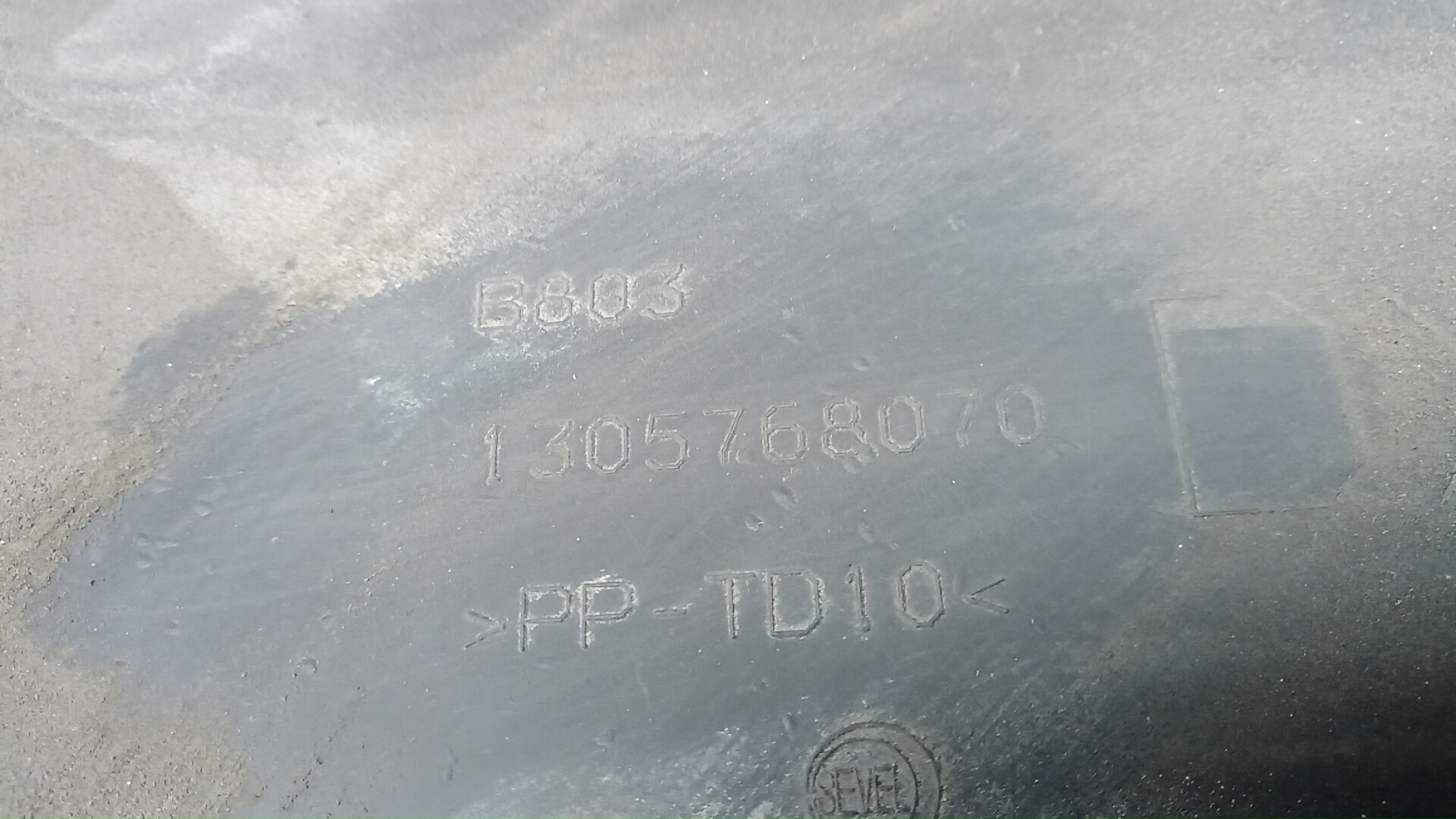 Молдинг заднего крыла правого