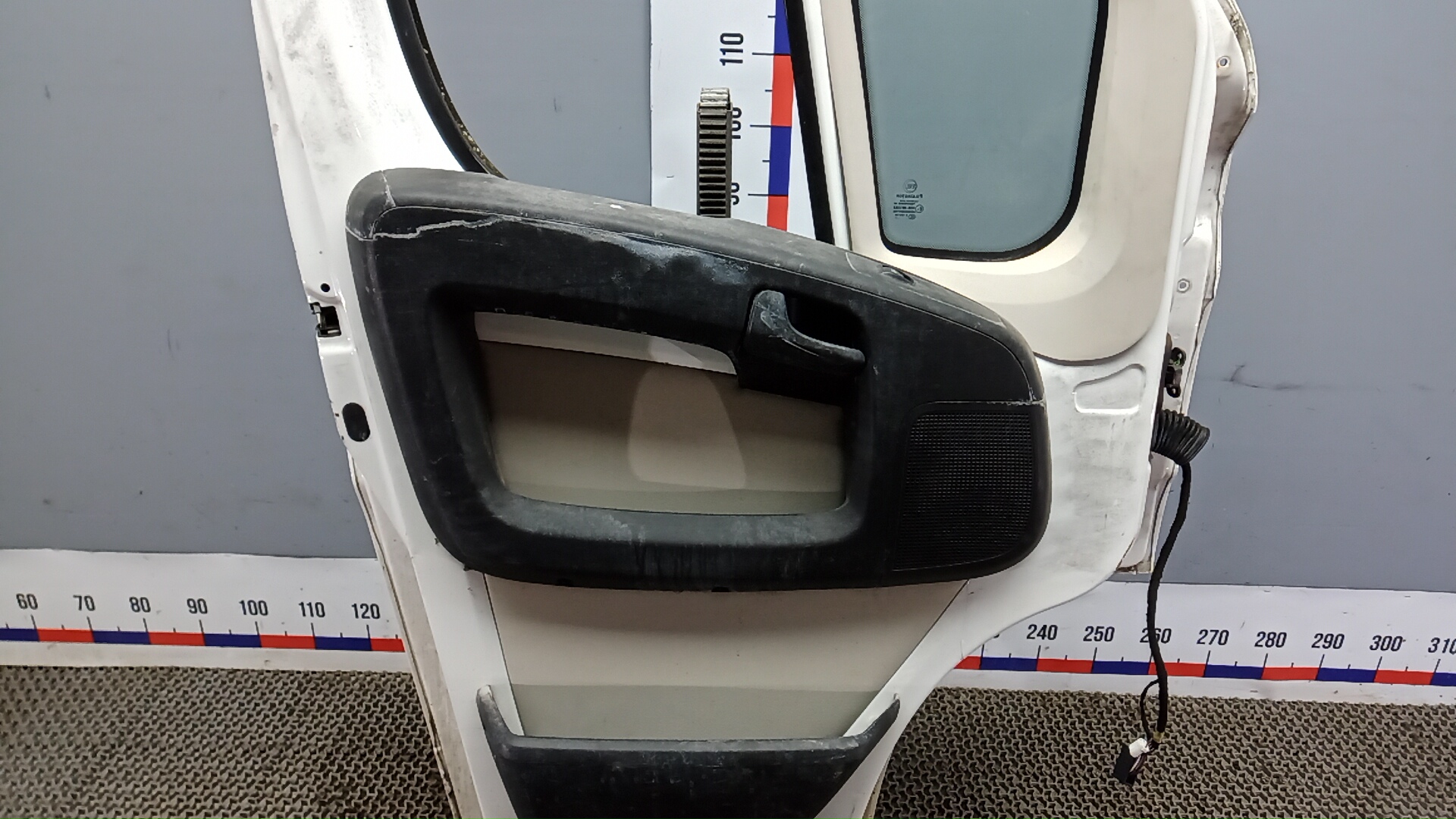 Дверь передняя левая