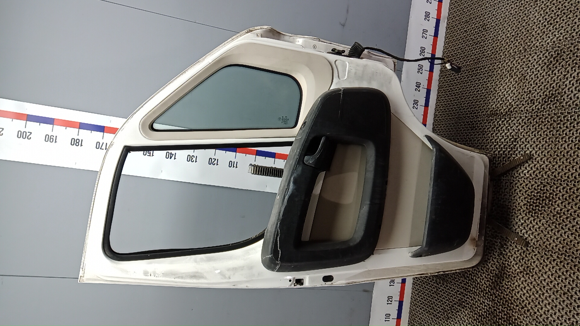 Дверь передняя левая