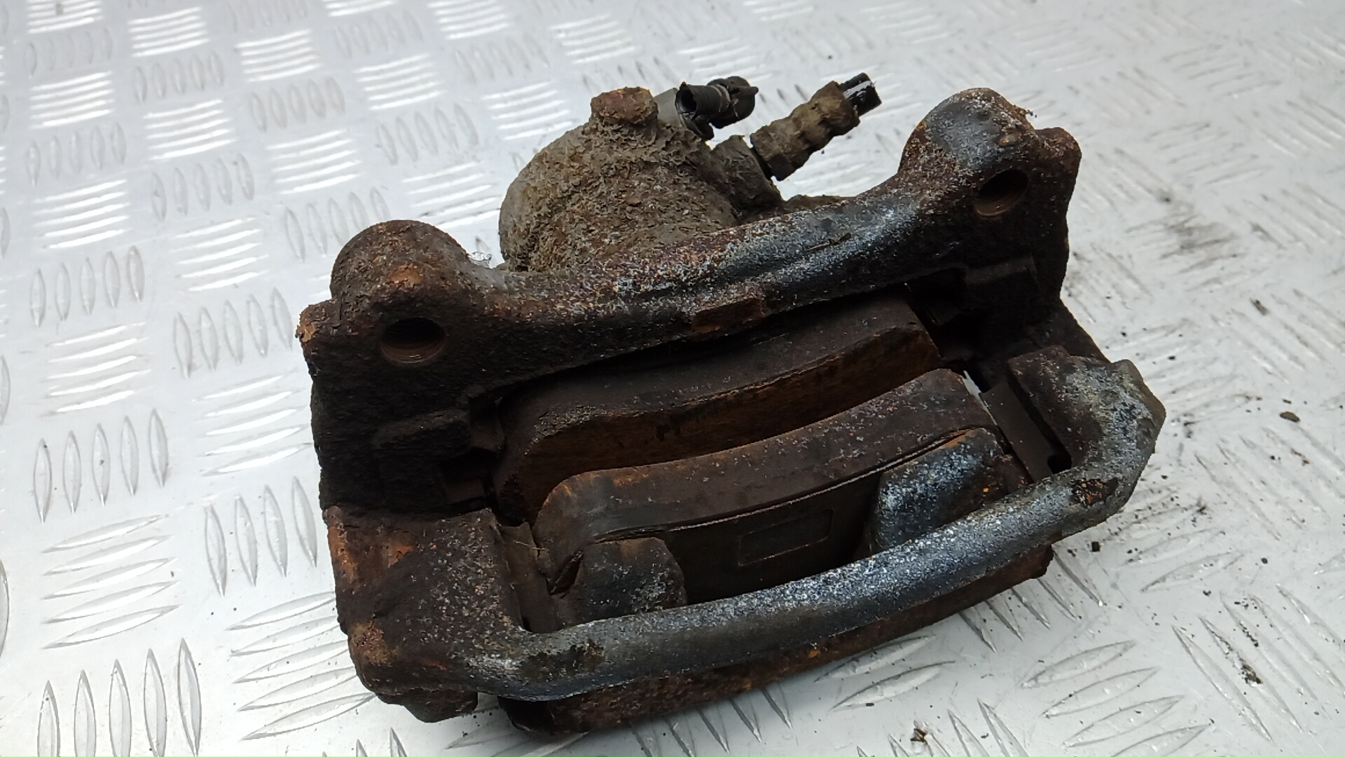 Суппорт задний левый