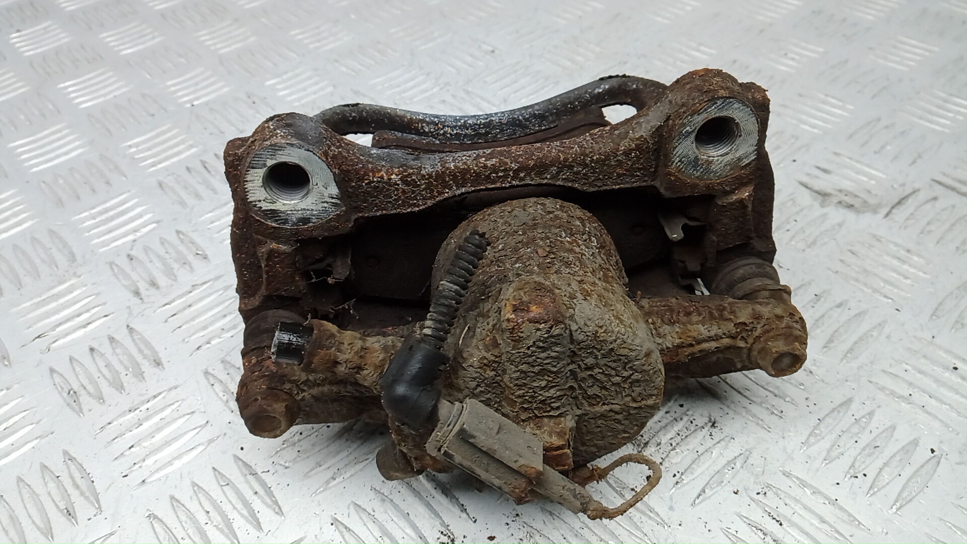 Суппорт задний левый