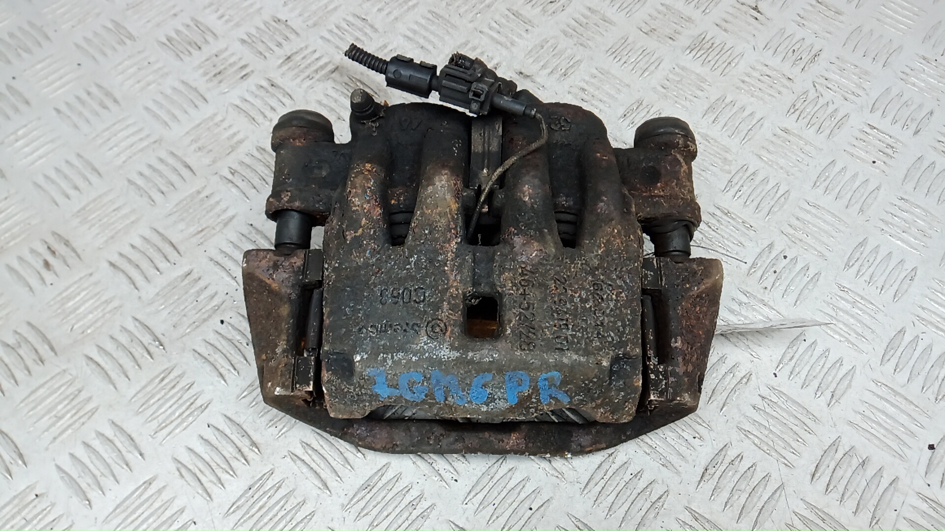 Суппорт передний правый