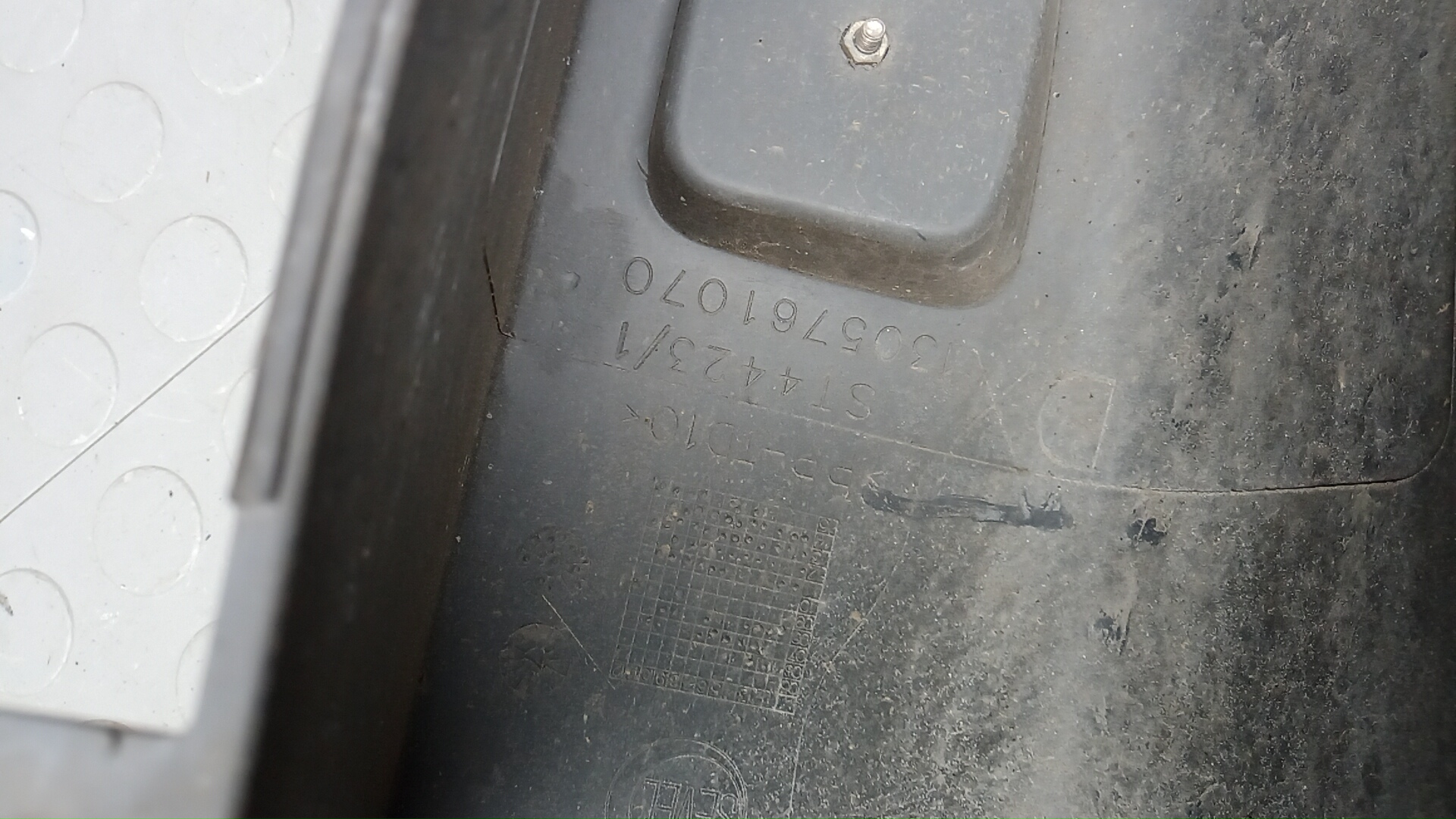 Накладка заднего бампера правая