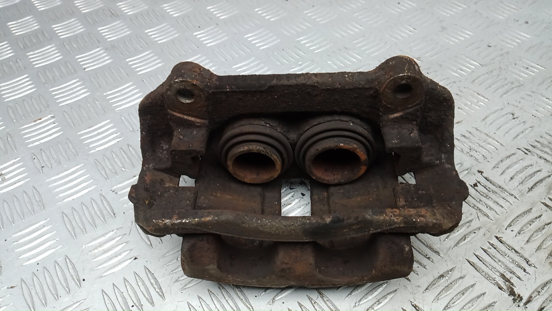 Суппорт передний левый