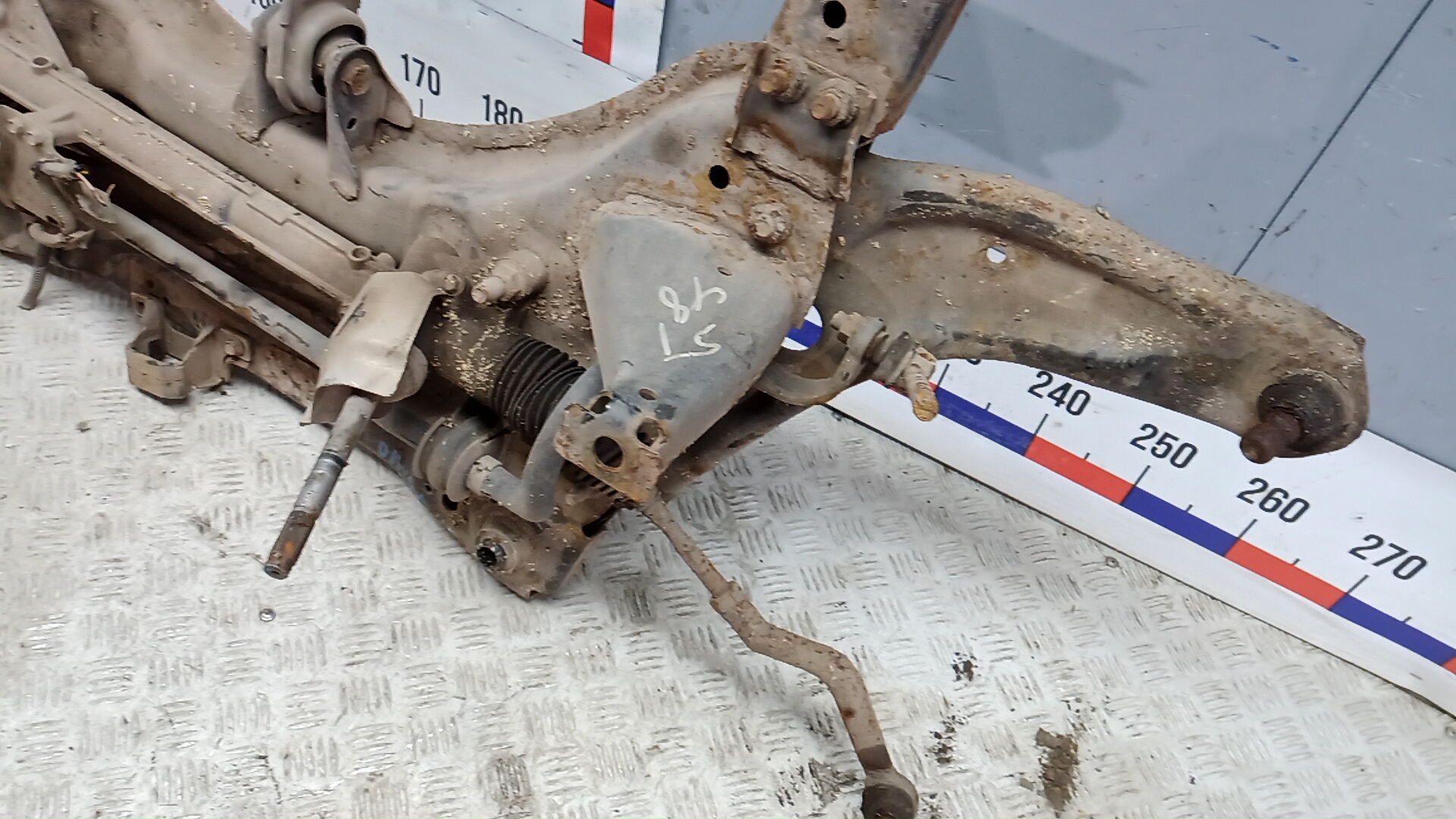 Балка передняя (крепление продольных тяг)