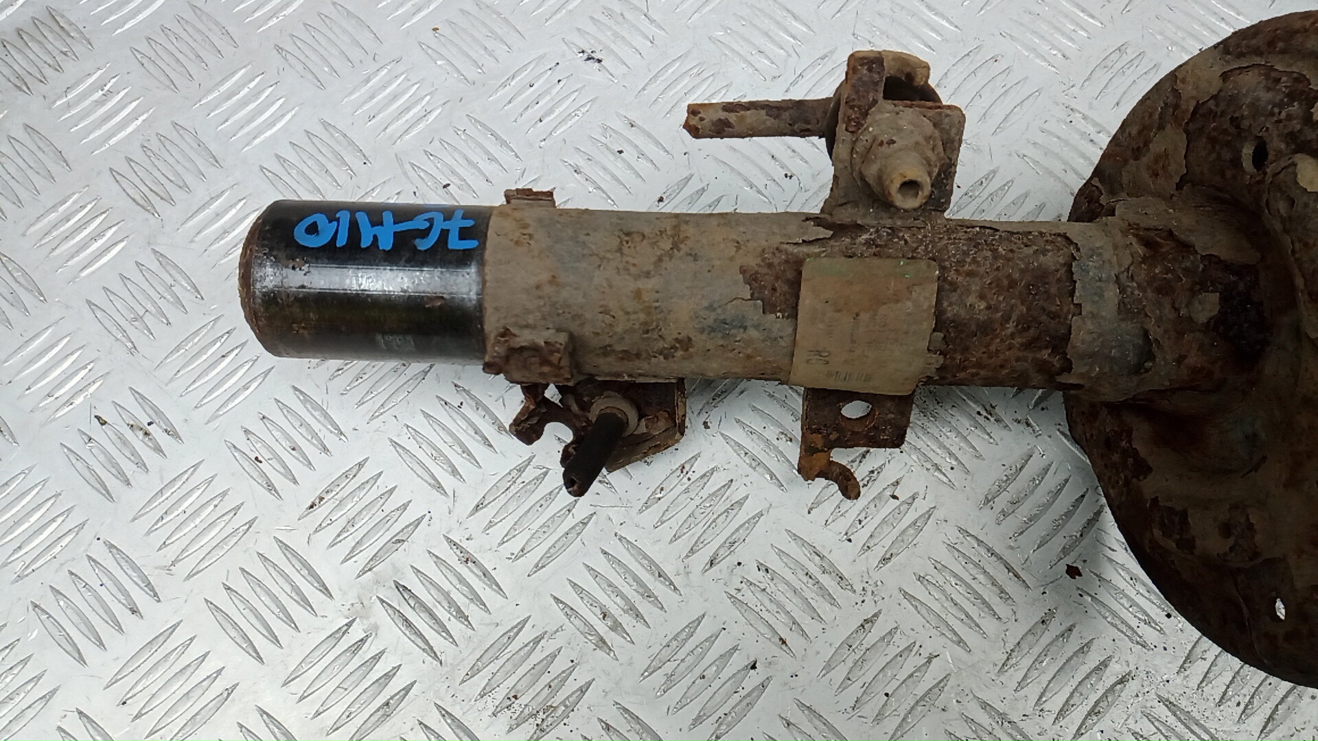 Амортизатор передний правый