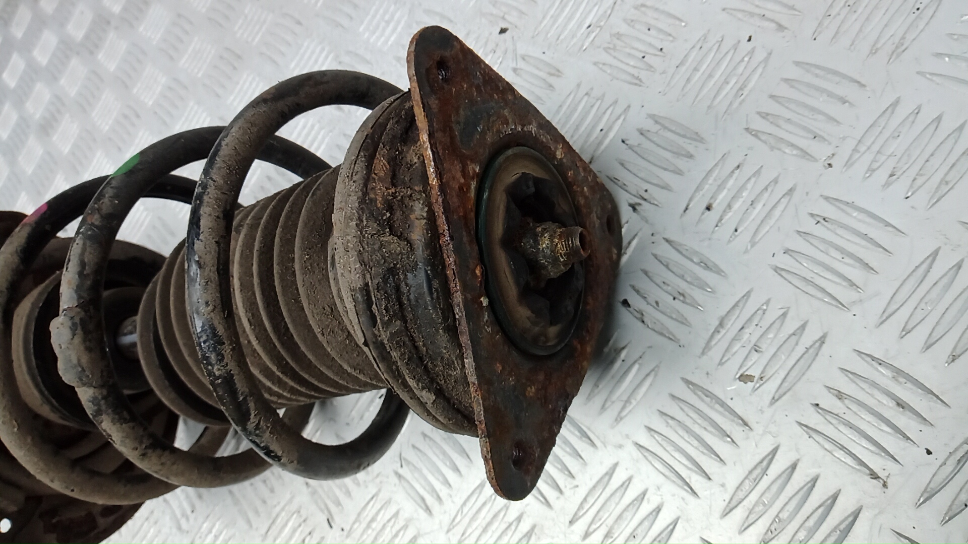 Амортизатор передний правый