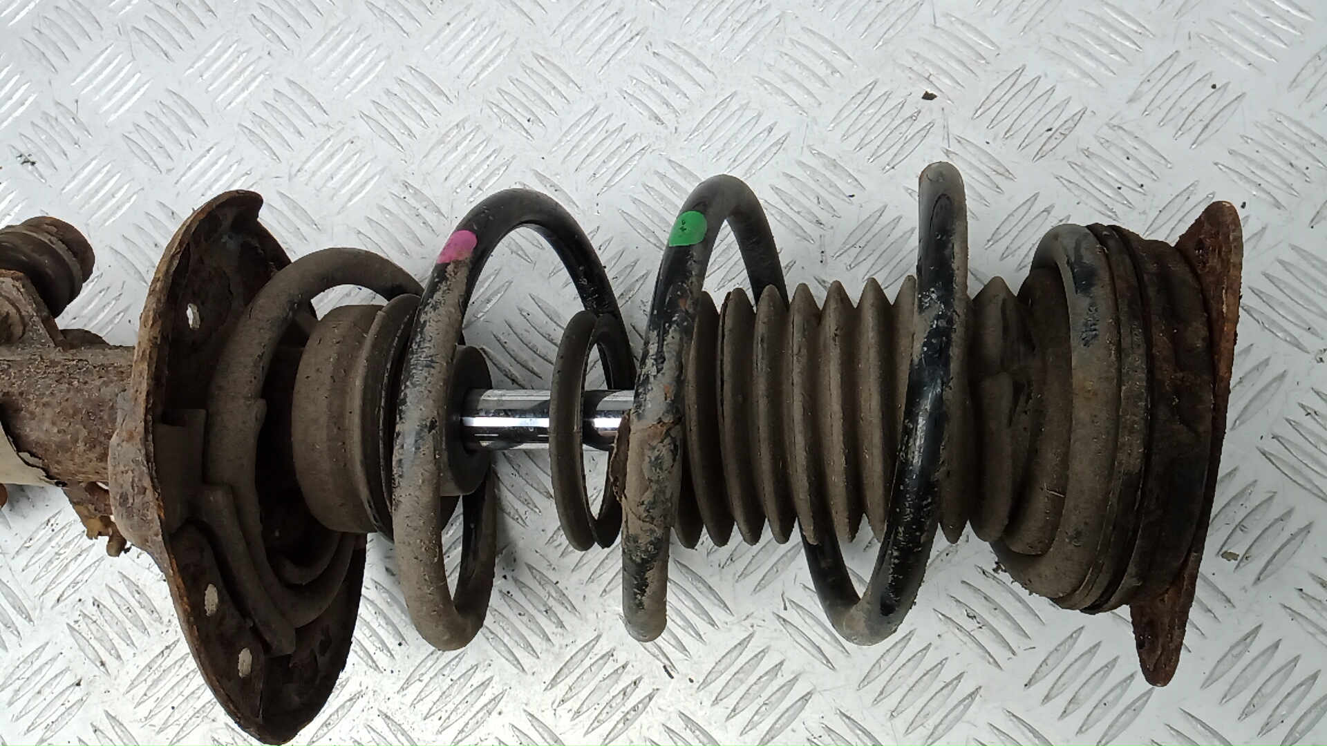 Амортизатор передний правый