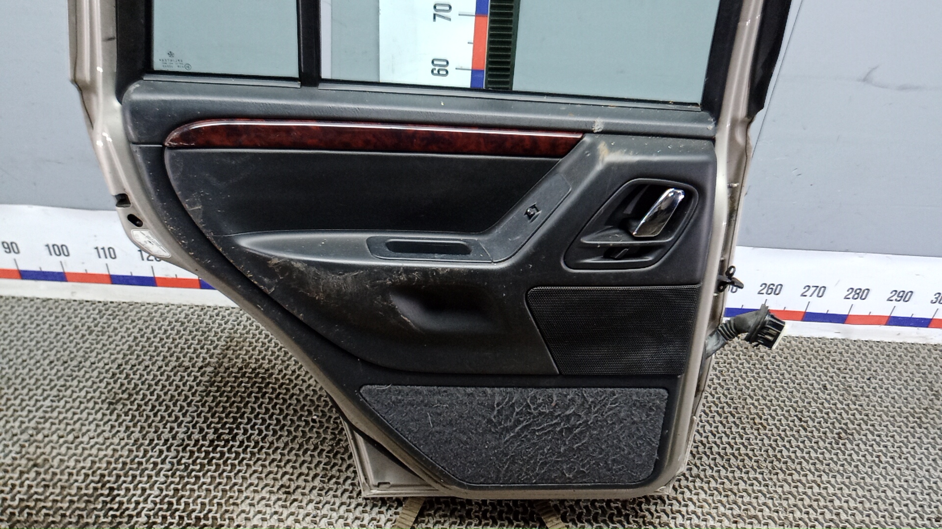 Дверь задняя левая