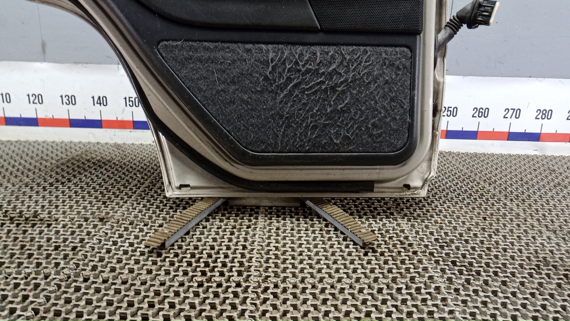 Дверь задняя левая