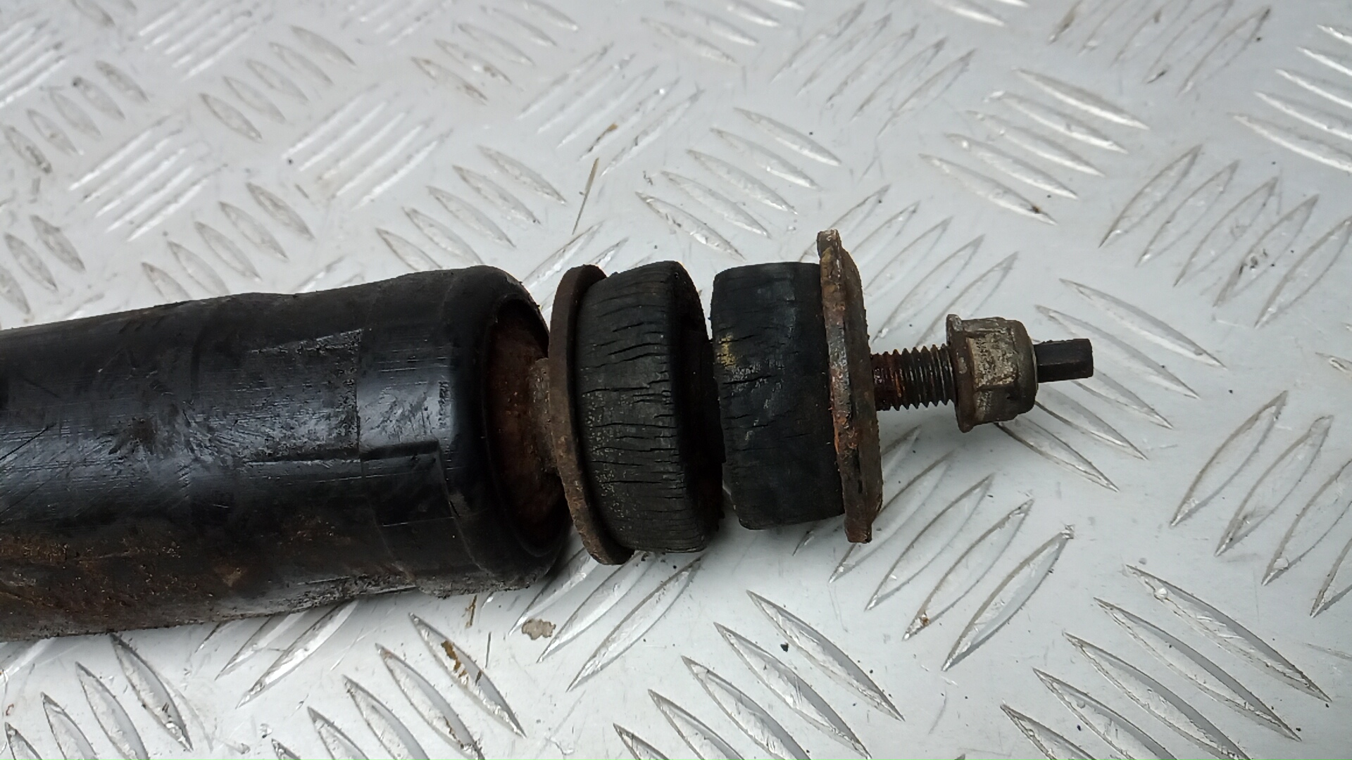 Амортизатор передний