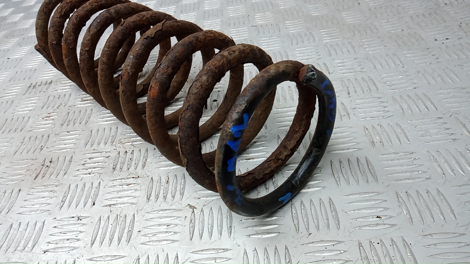 Пружина задняя