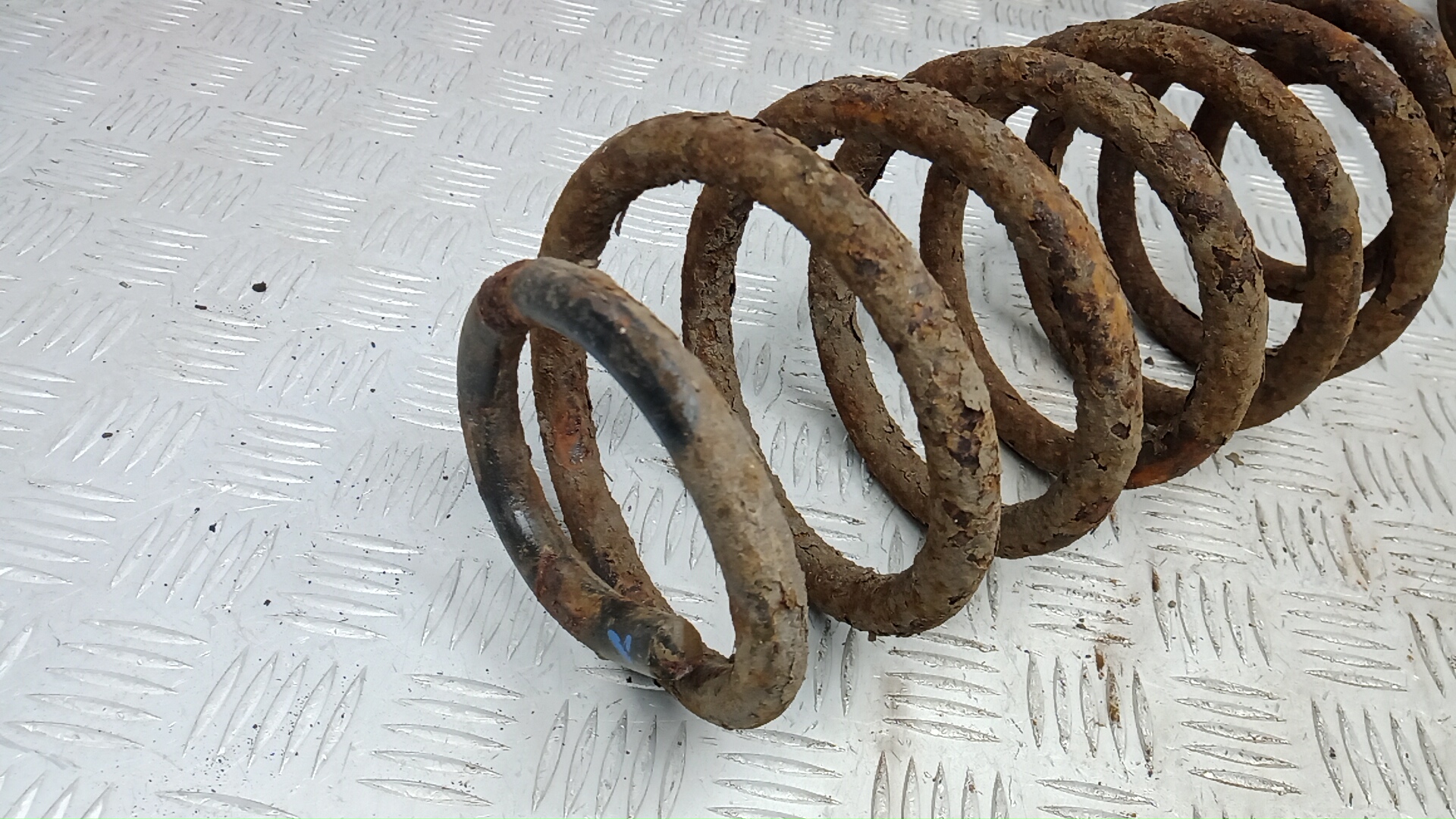 Пружина передняя