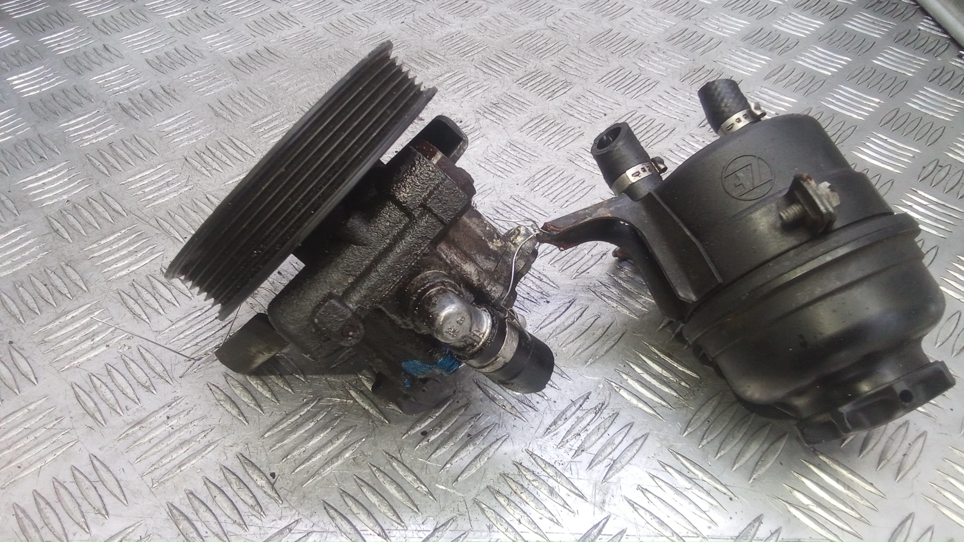 Насос ГУР (гидроусилитель руля)