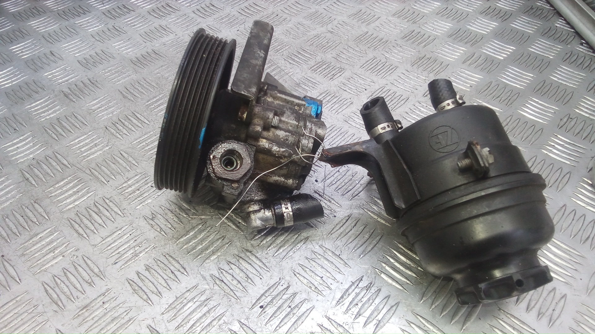 Насос ГУР (гидроусилитель руля)