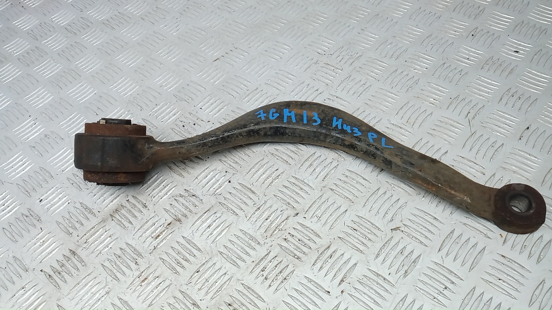 Рычаг передний нижний левый